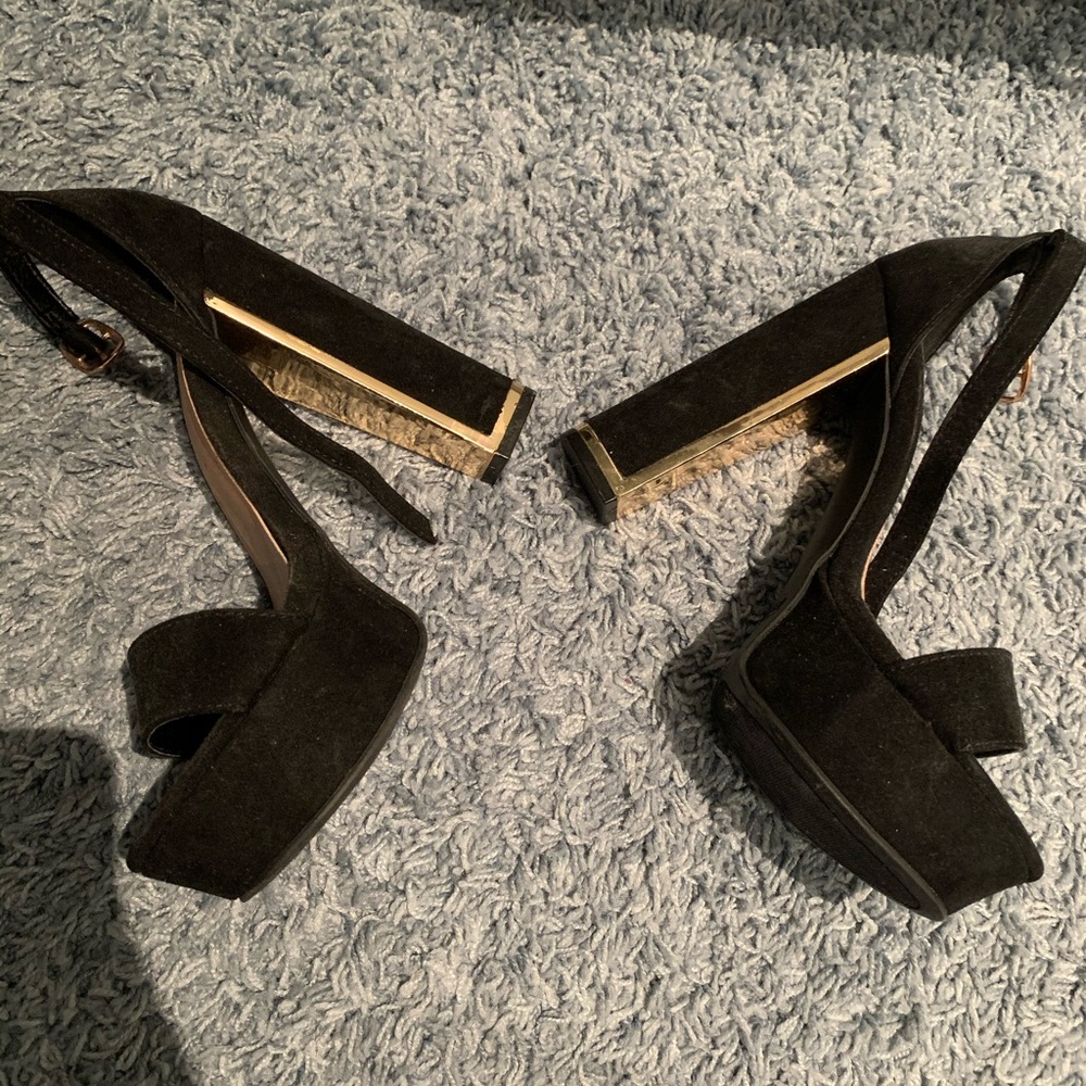 Black and gold heels - Picture 1 of 3